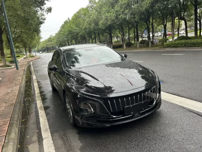 Hongqi E-QM5