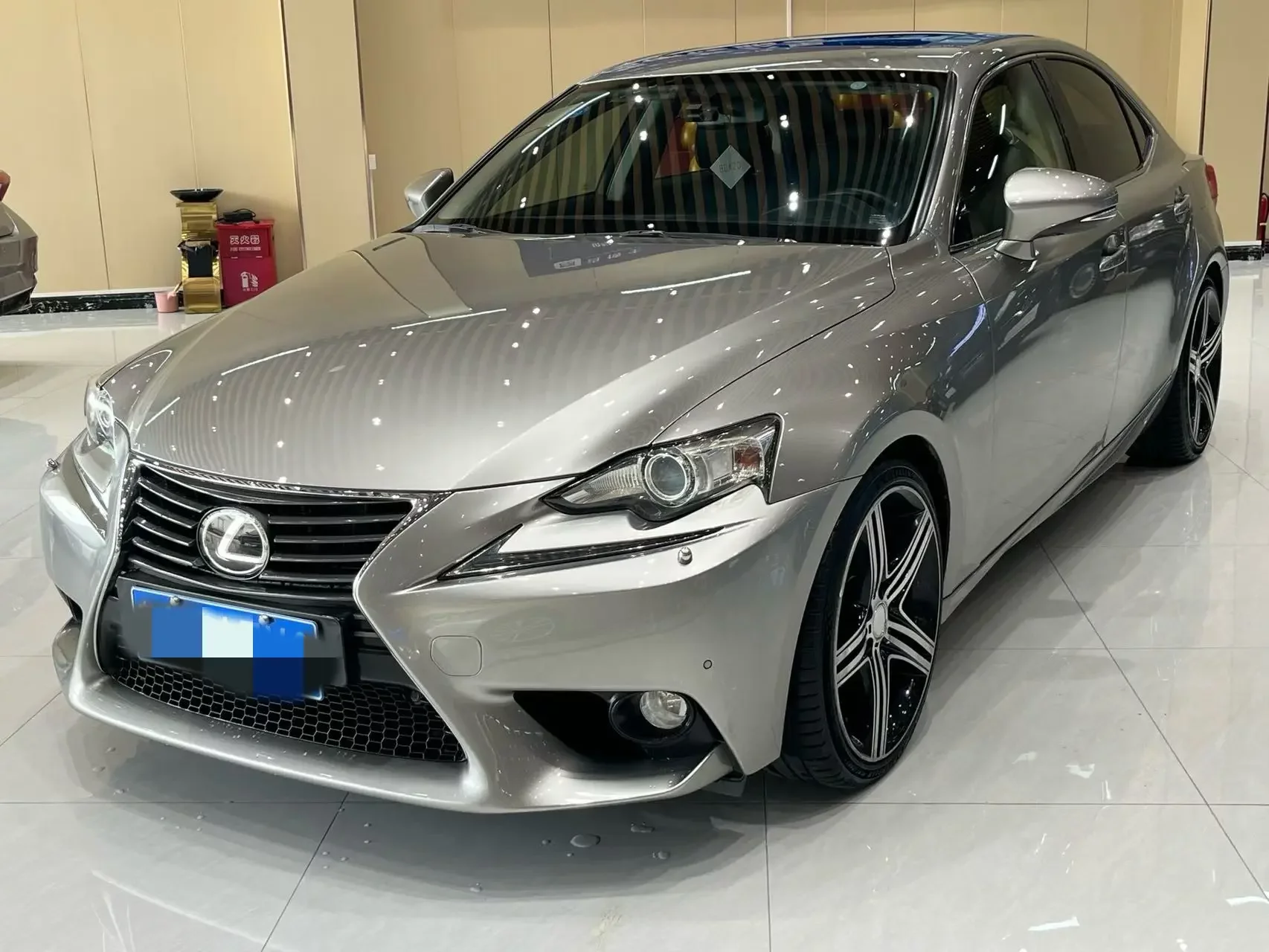 Lexus IS