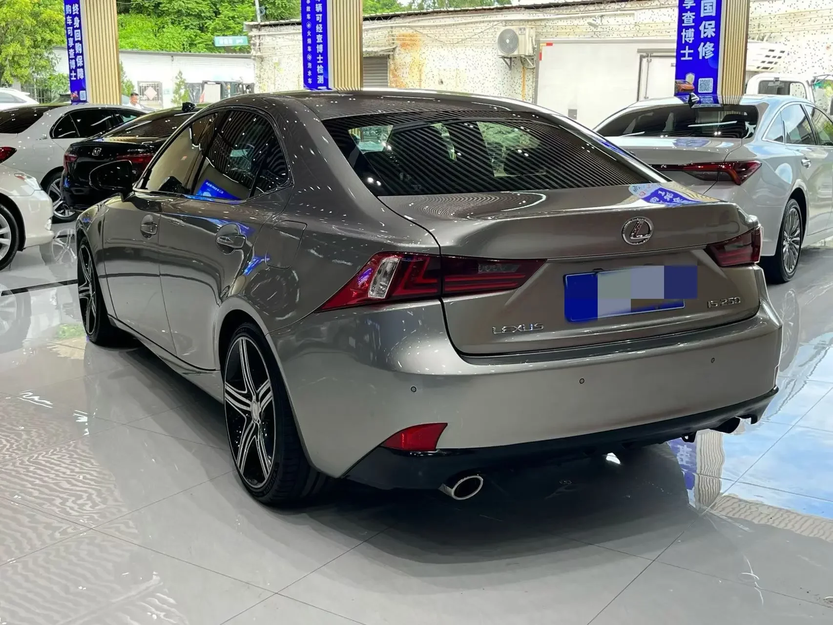Lexus IS
