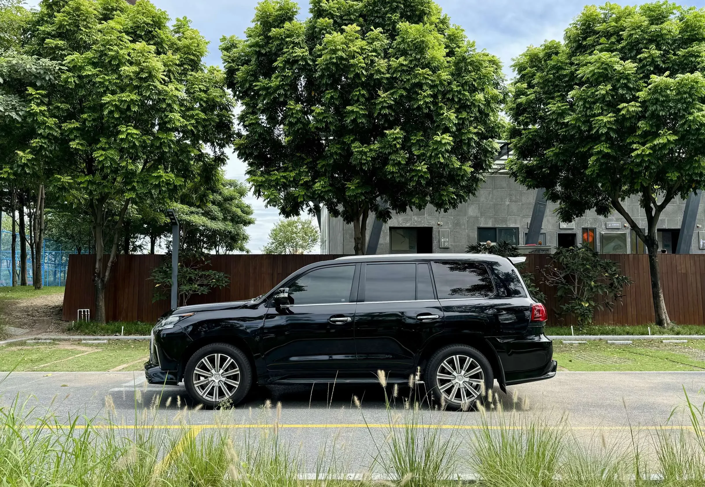 Lexus LX