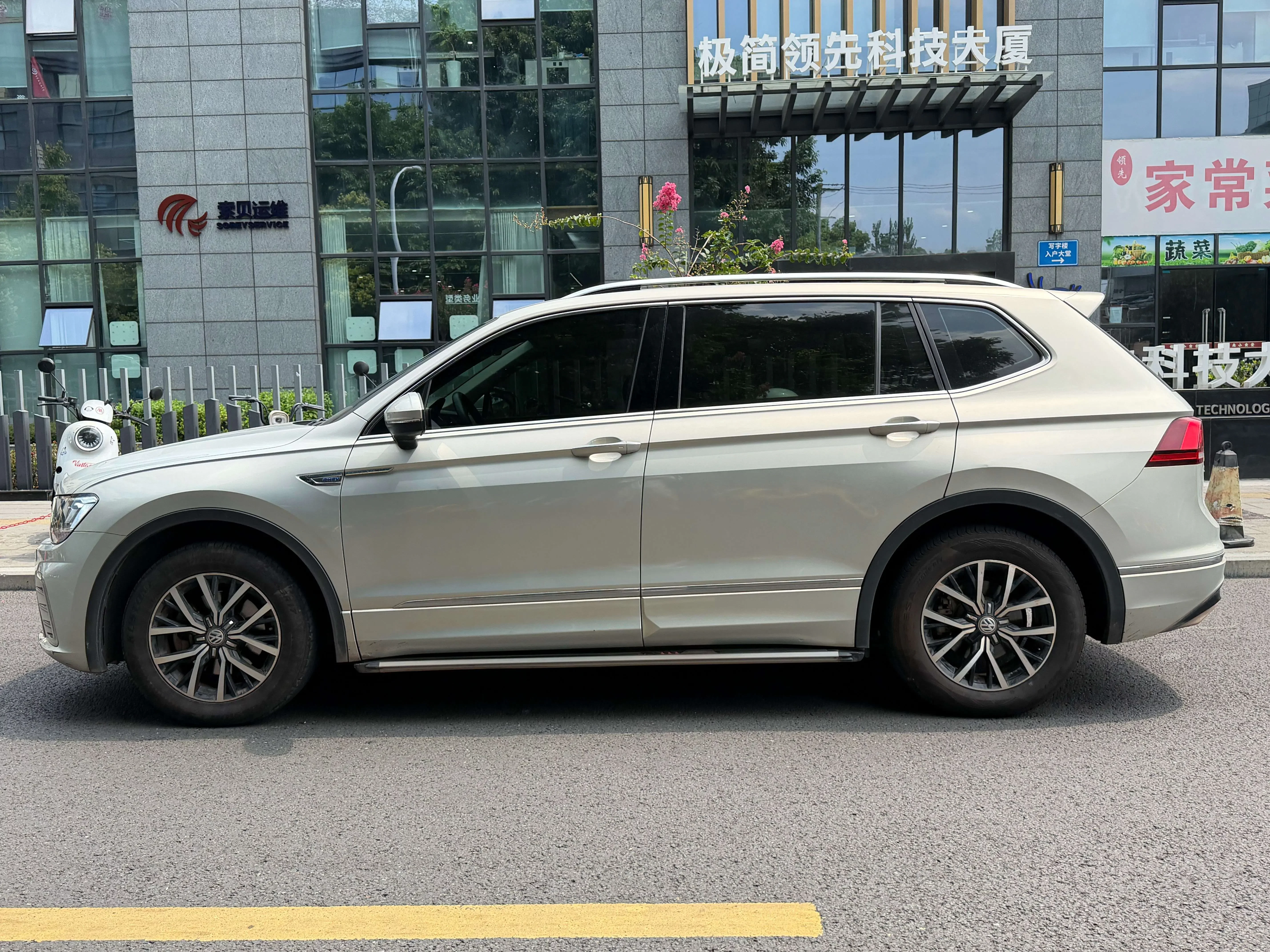 Volkswagen Tiguan L PHEV