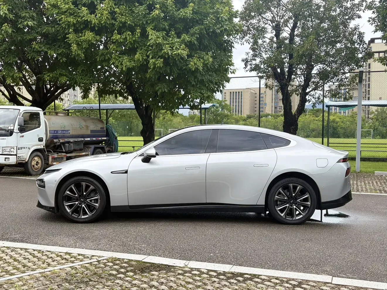 XPeng P7