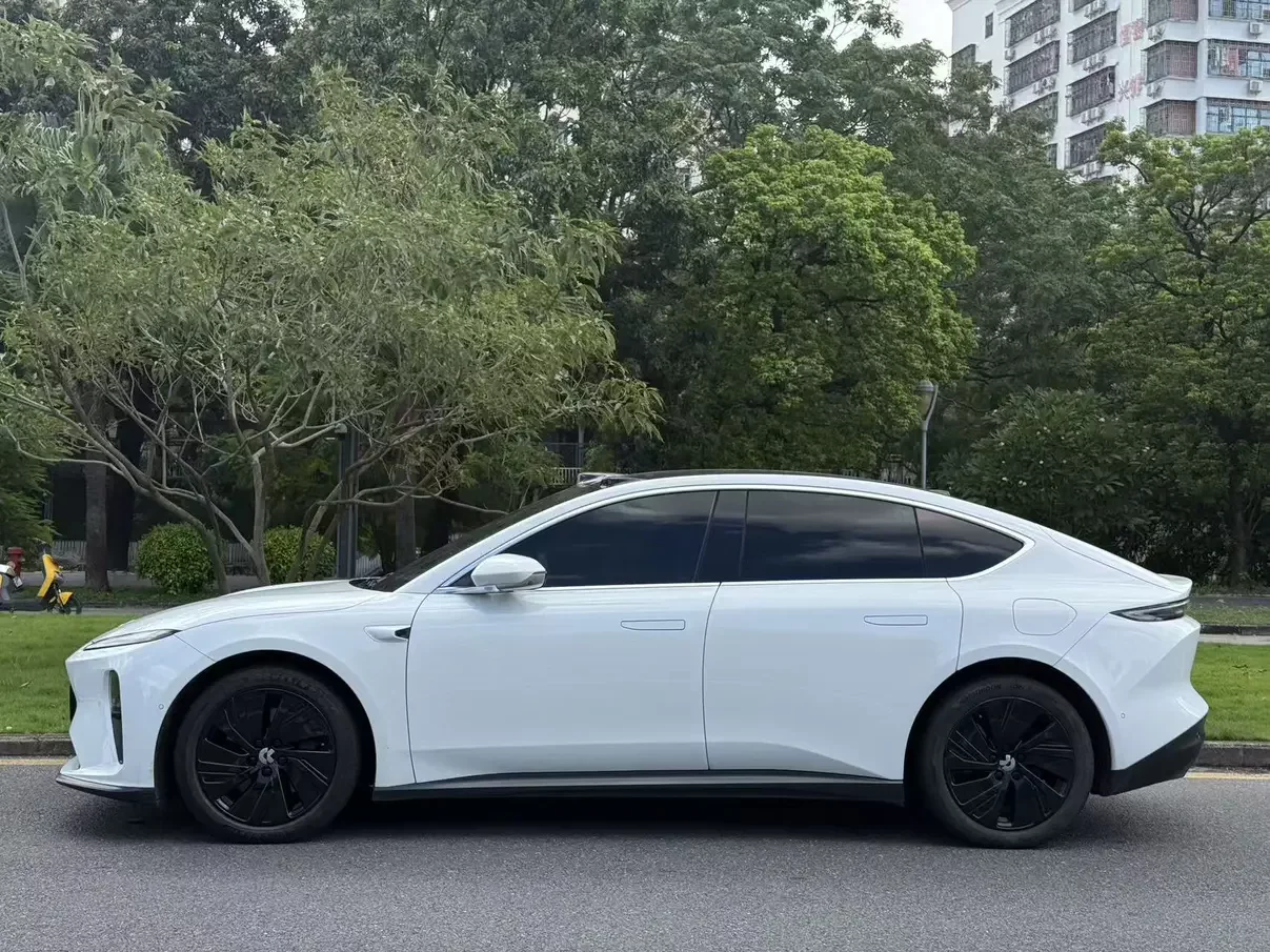 NIO ET5