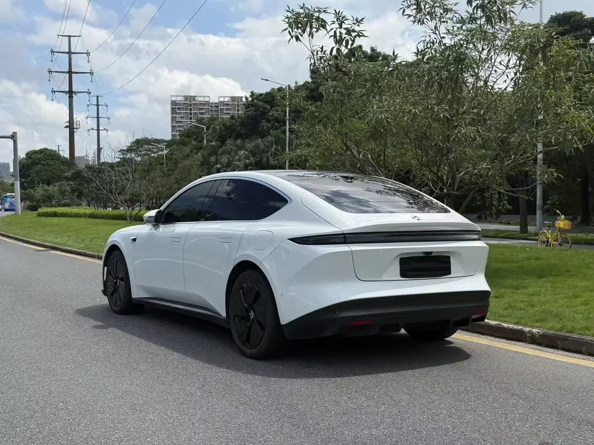 NIO ET5