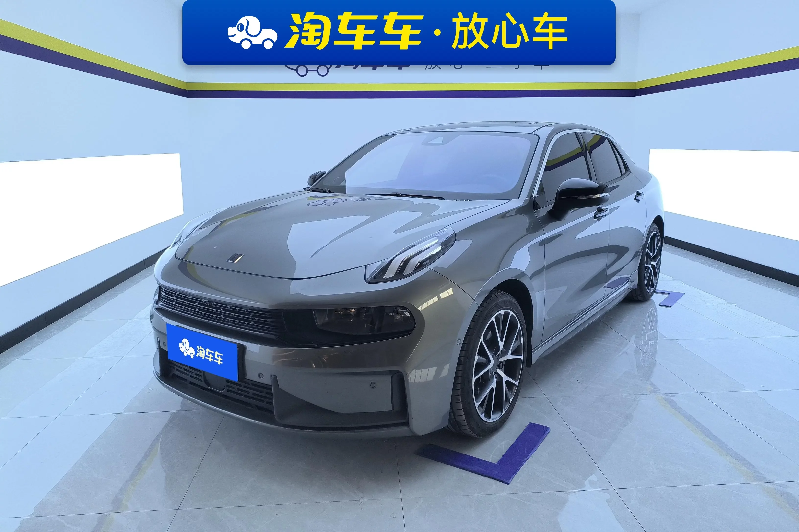 Lynk & Co 03