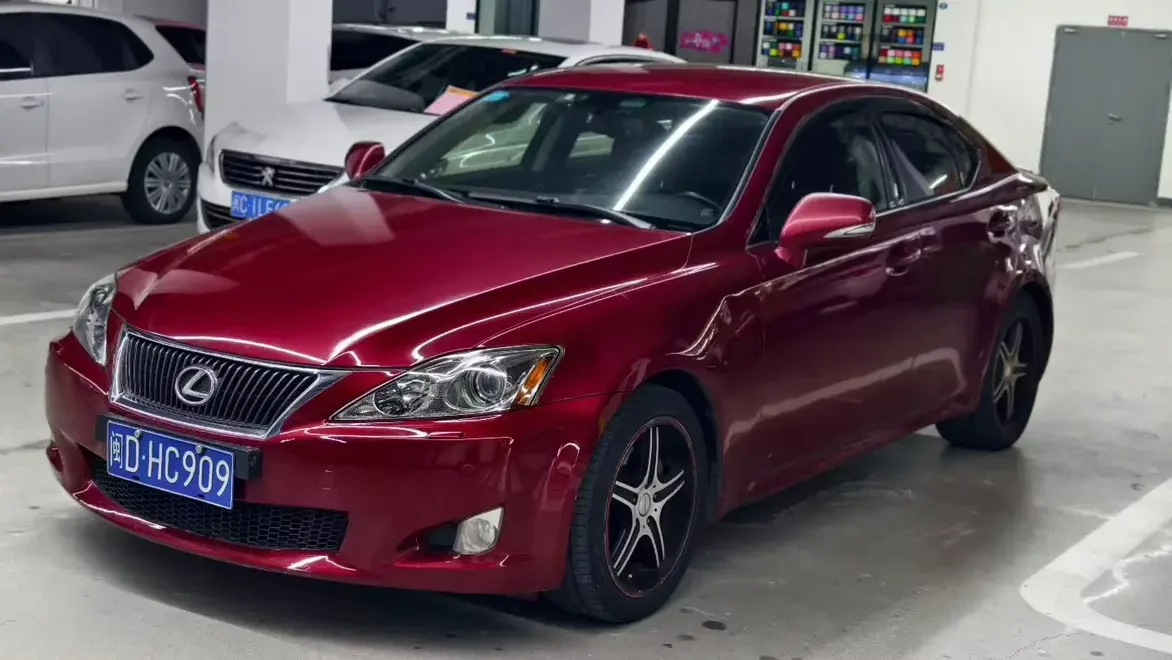 Lexus IS