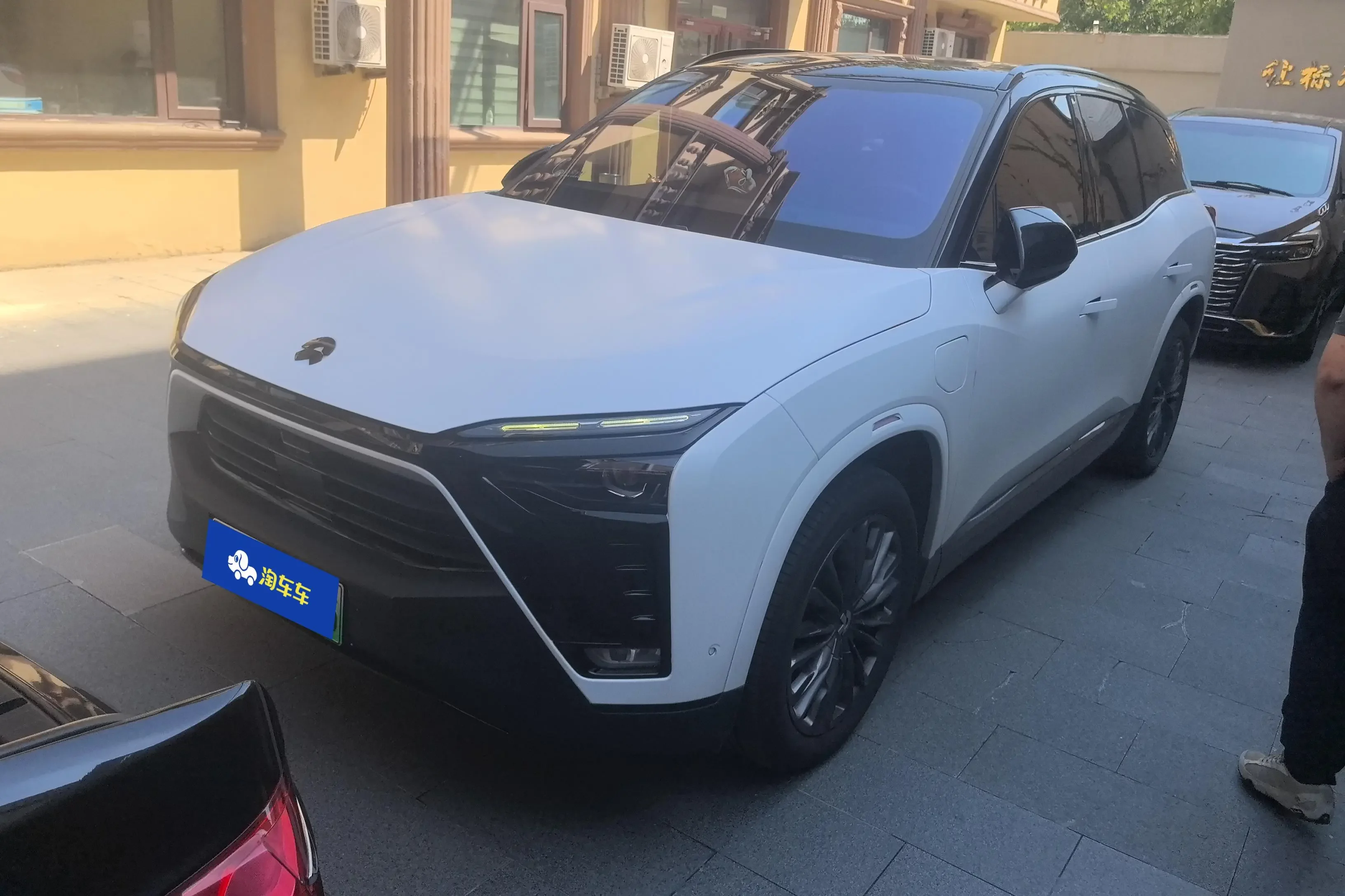 NIO ES8