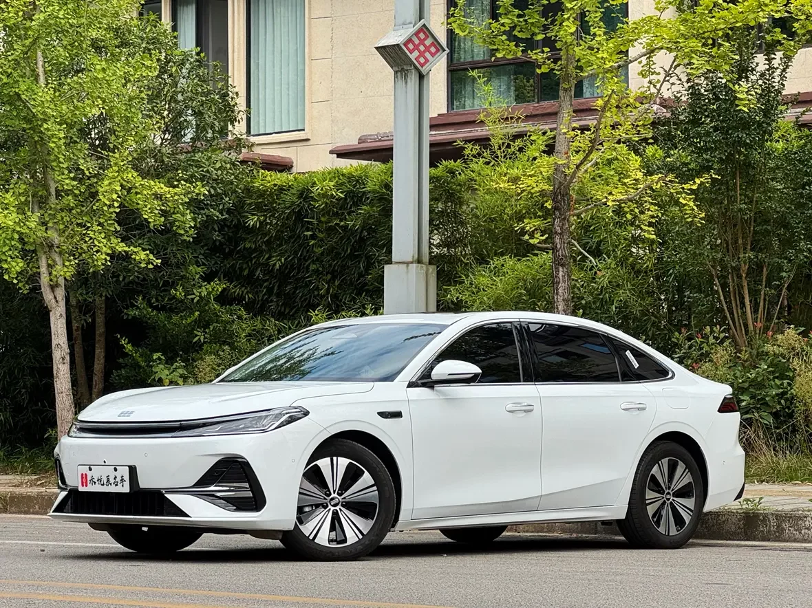 Geely Galaxy A7 EM