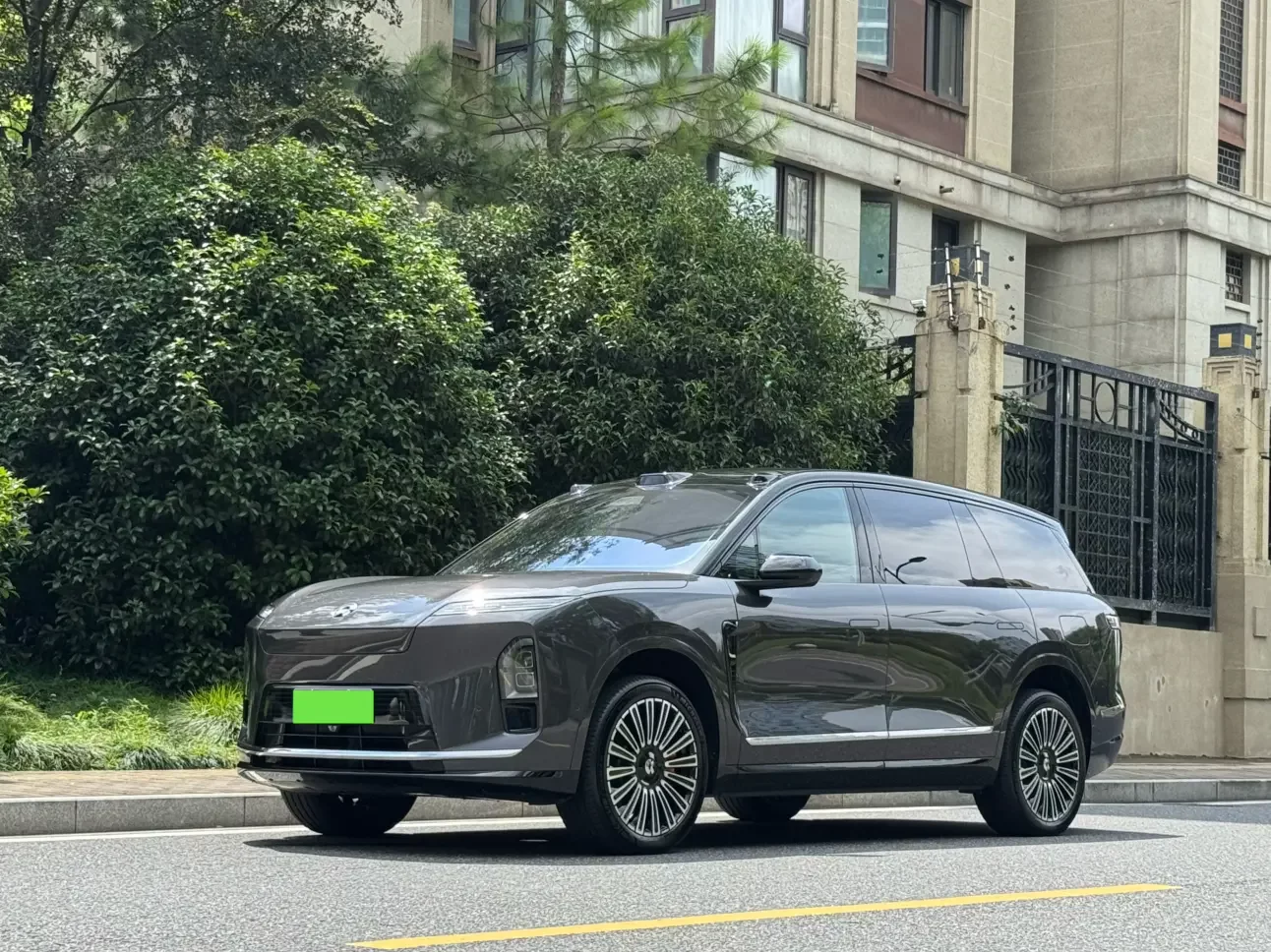 NIO ES8