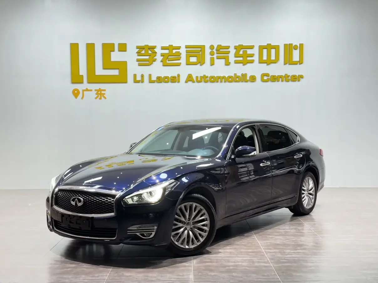 Infiniti Q70