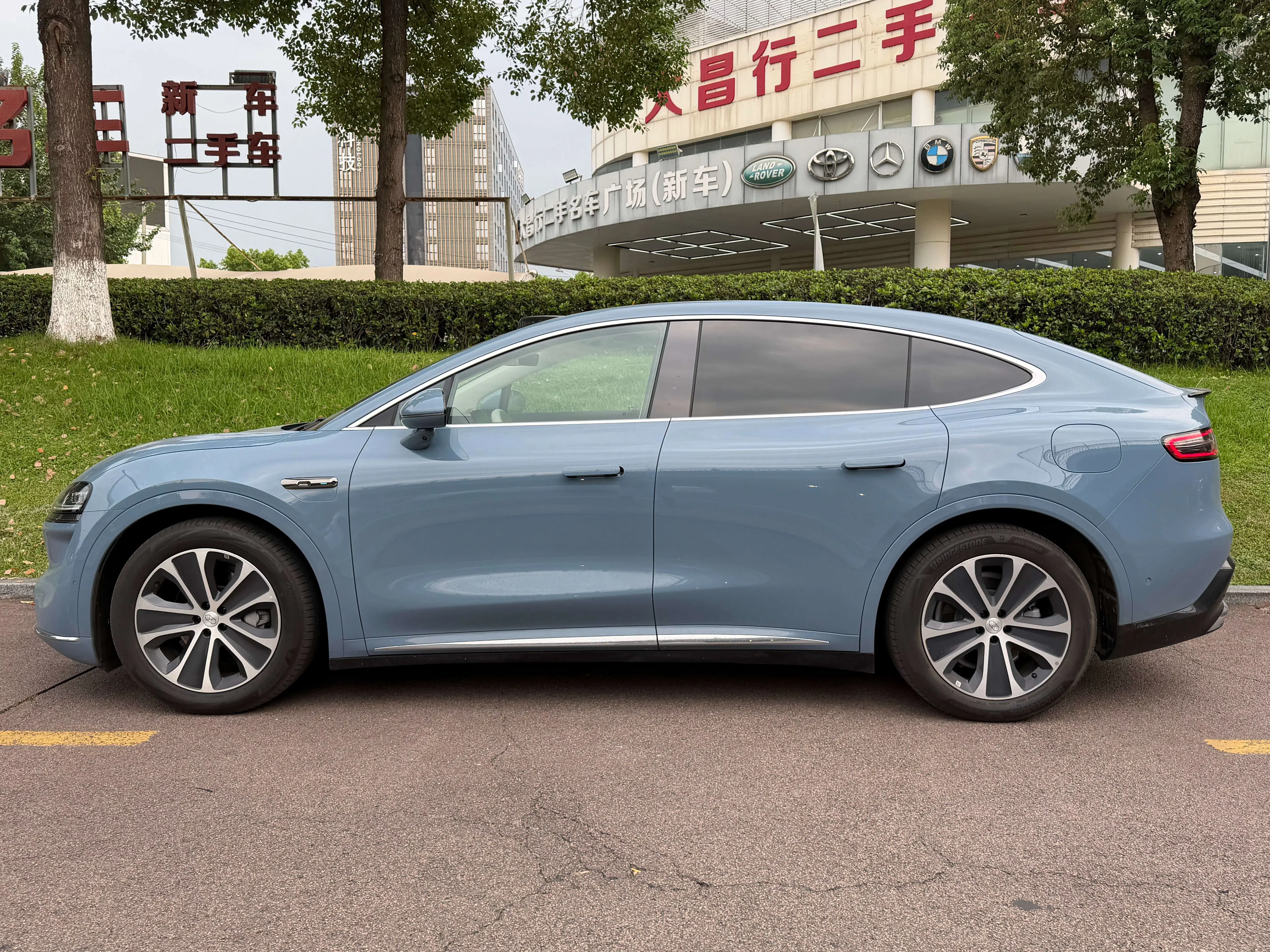 Luxeed Zhijie R7