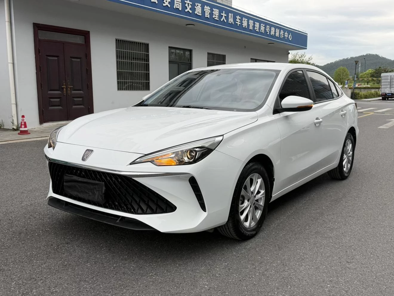 Roewe i5