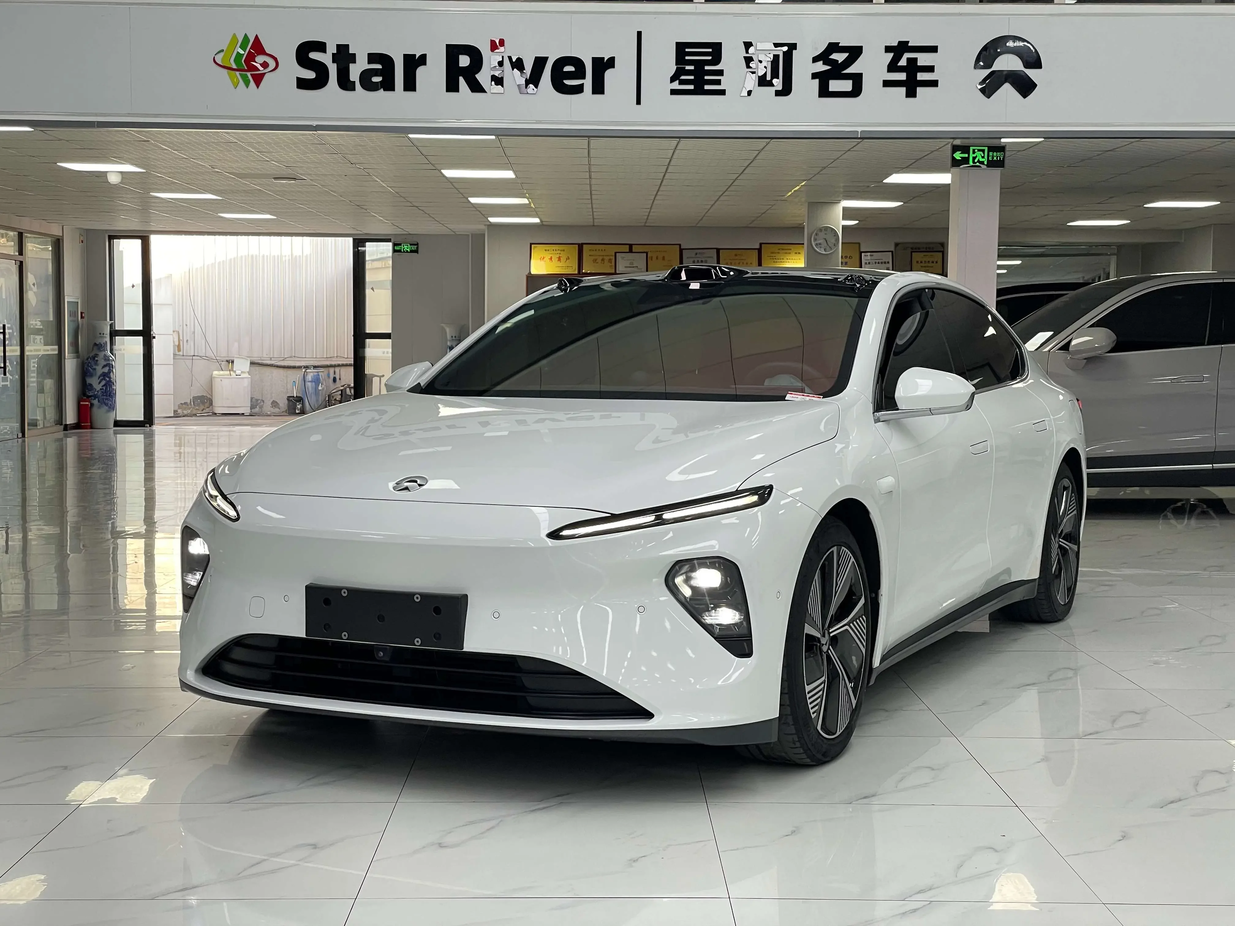 NIO ET7