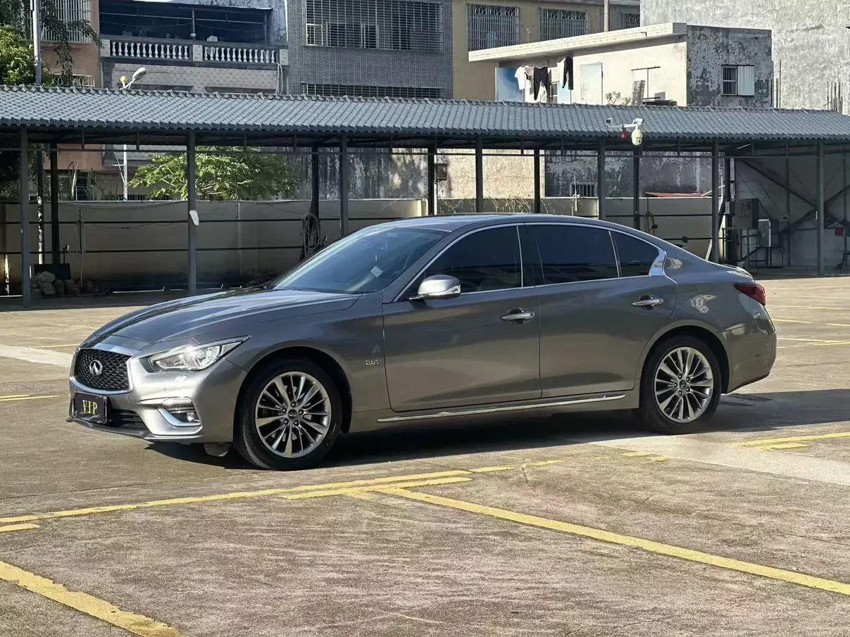 Infiniti Q50L