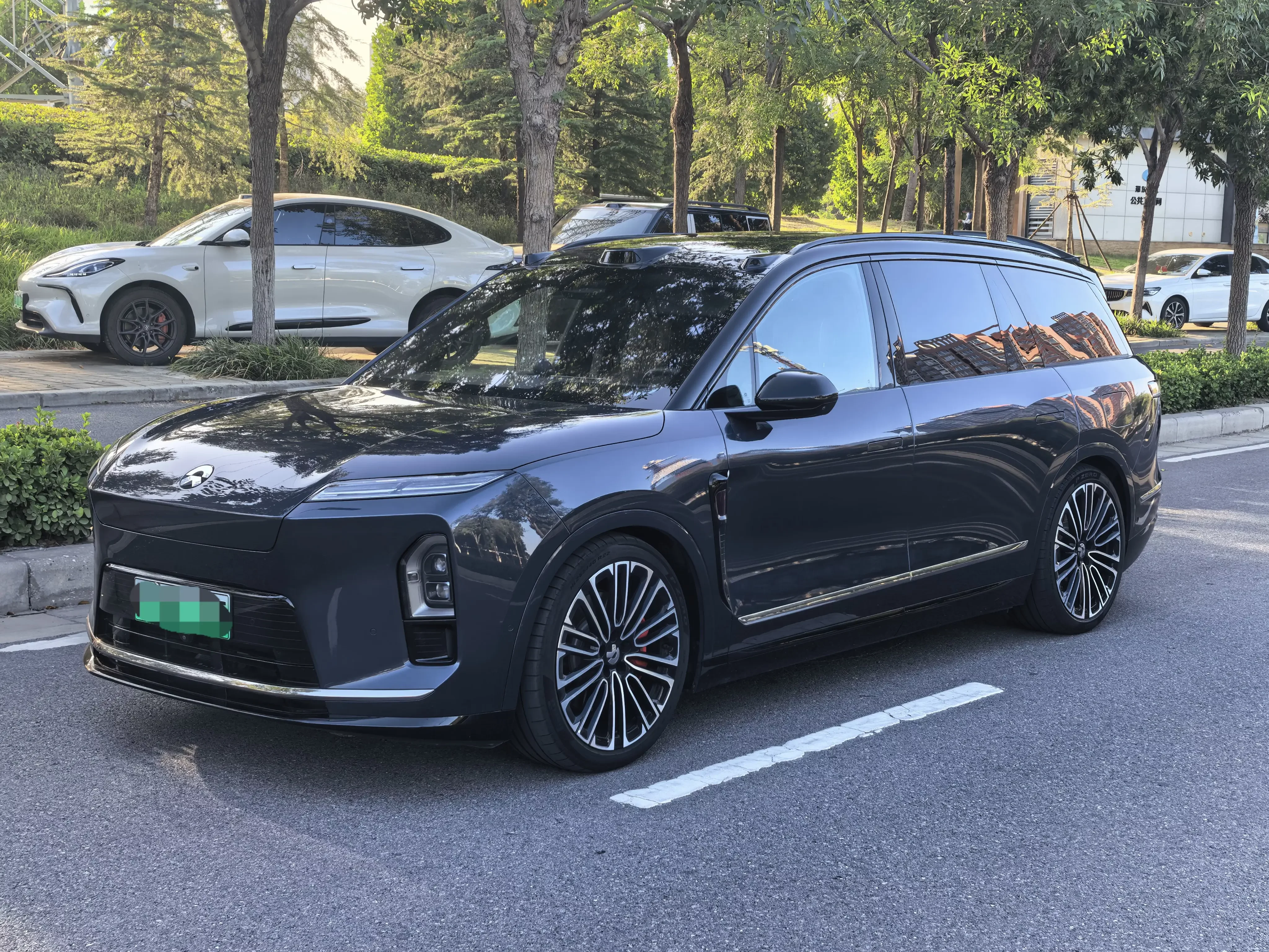 NIO ES8