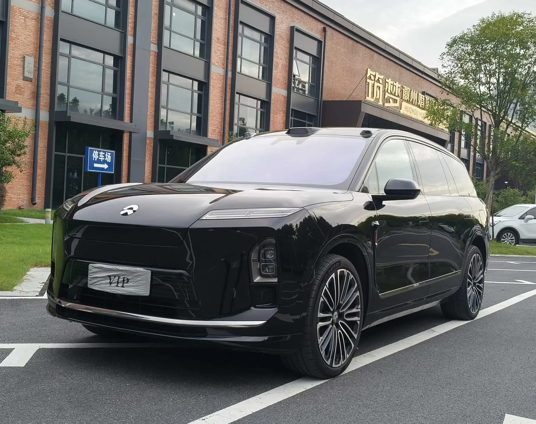 NIO ES8