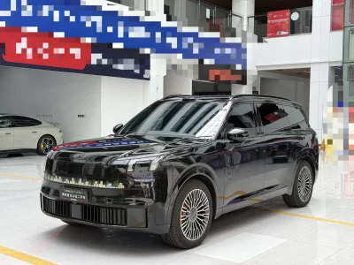 Lynk & Co 900