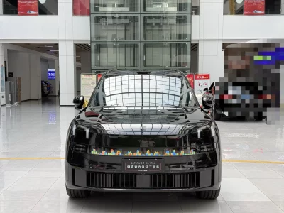 Lynk & Co 900