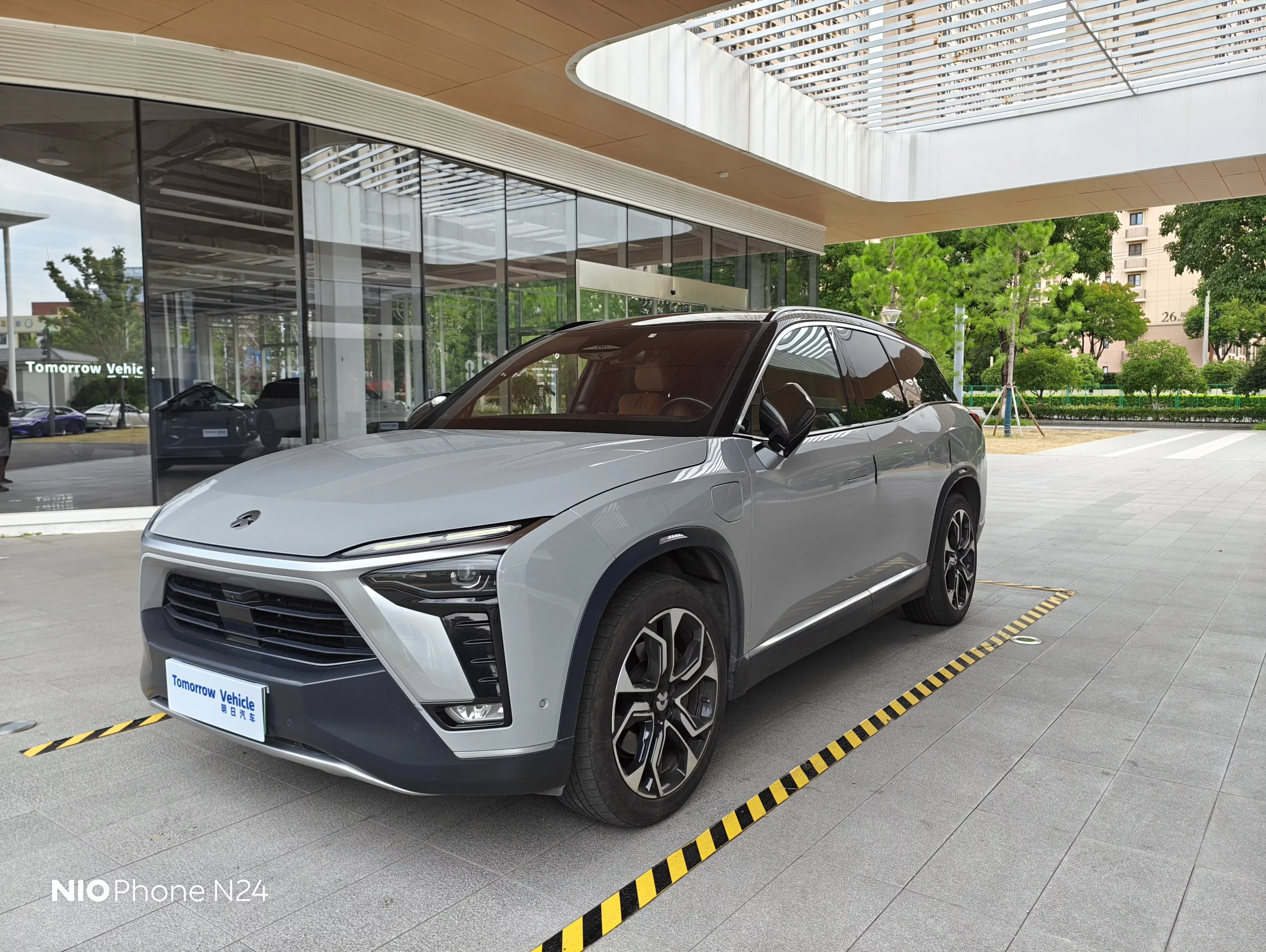 NIO ES8