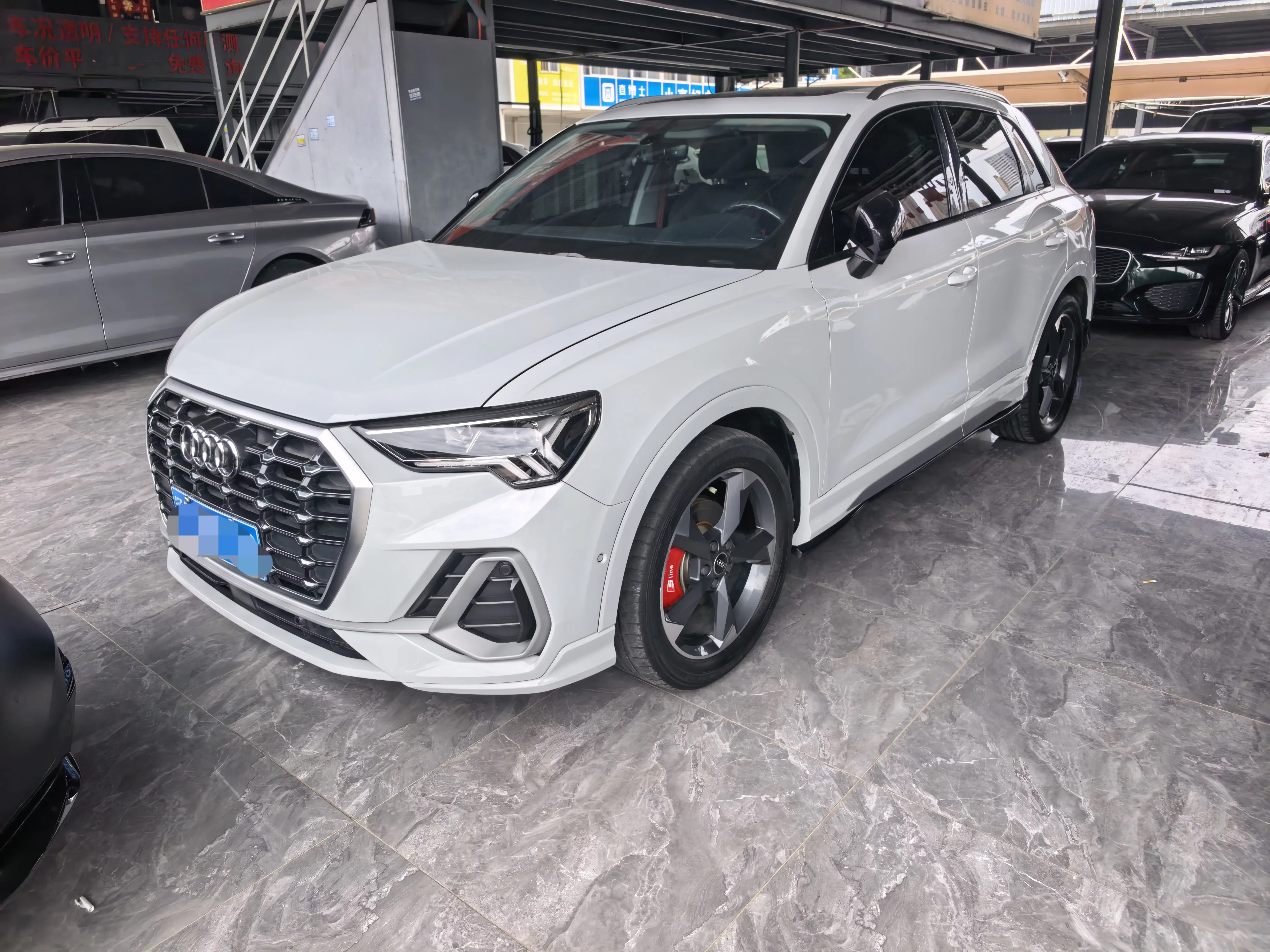 AUDI Q3