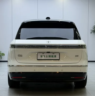 NIO ES8