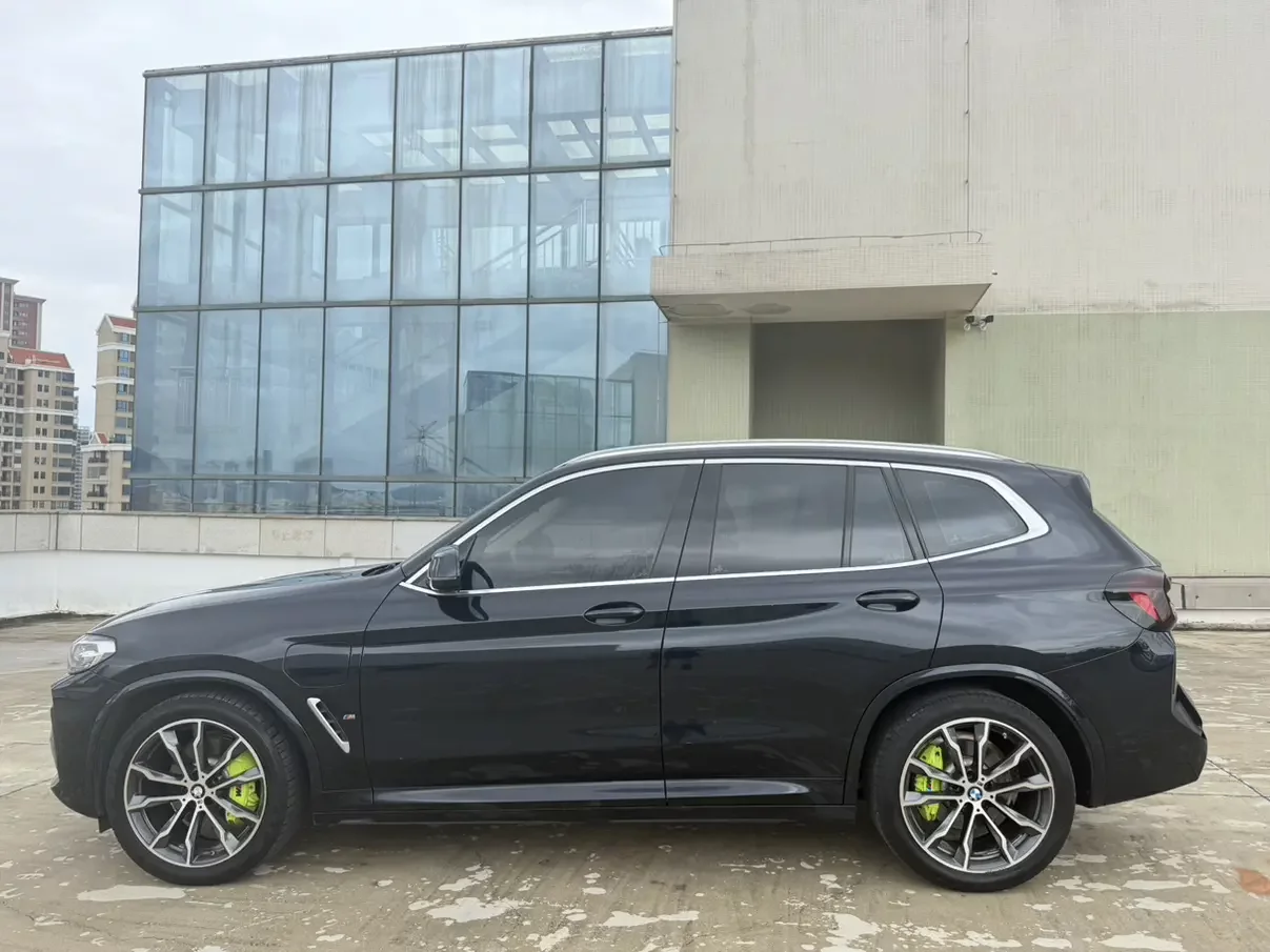 BMW iX3