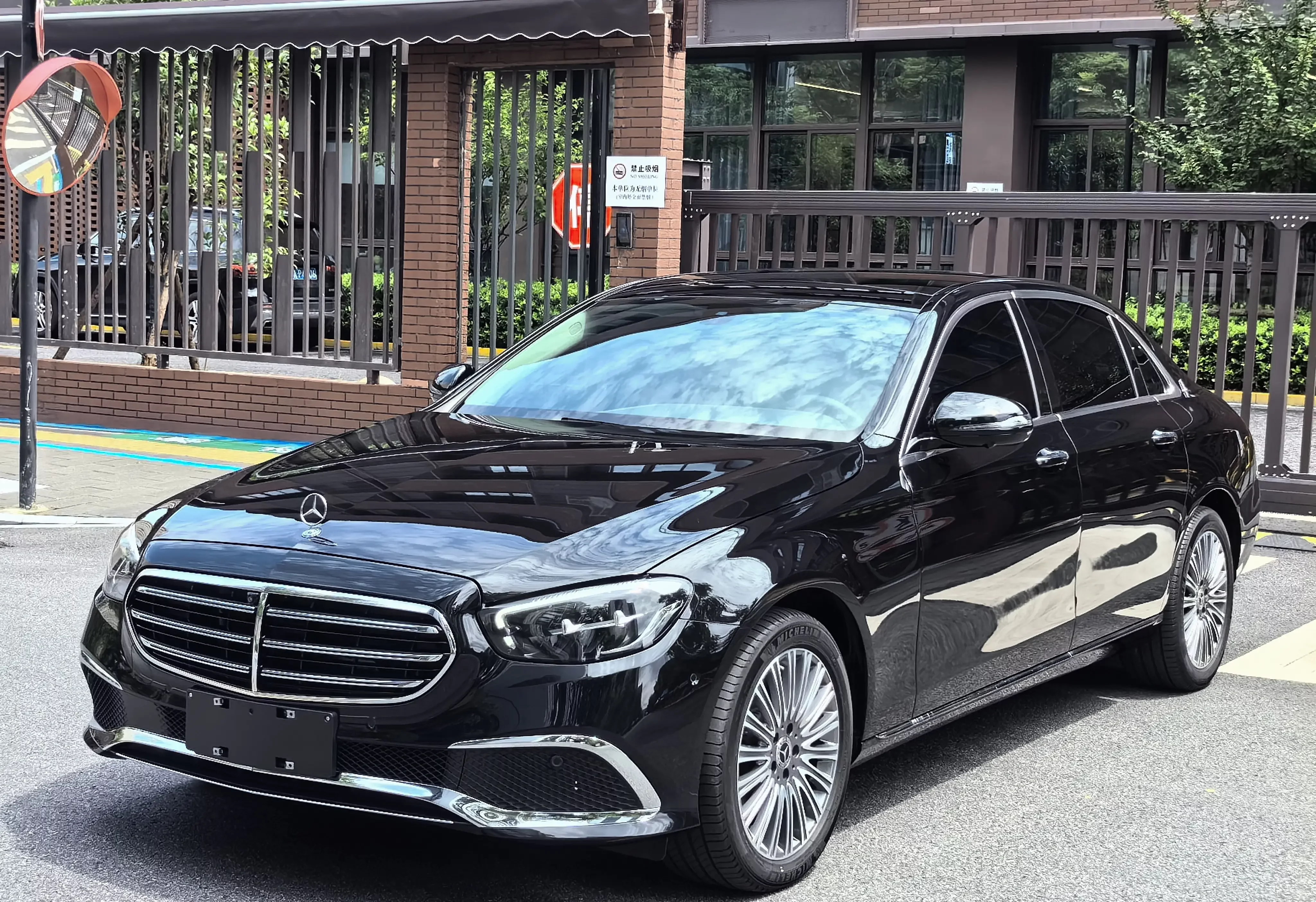 MERCEDES-BENZ E-CLASS
