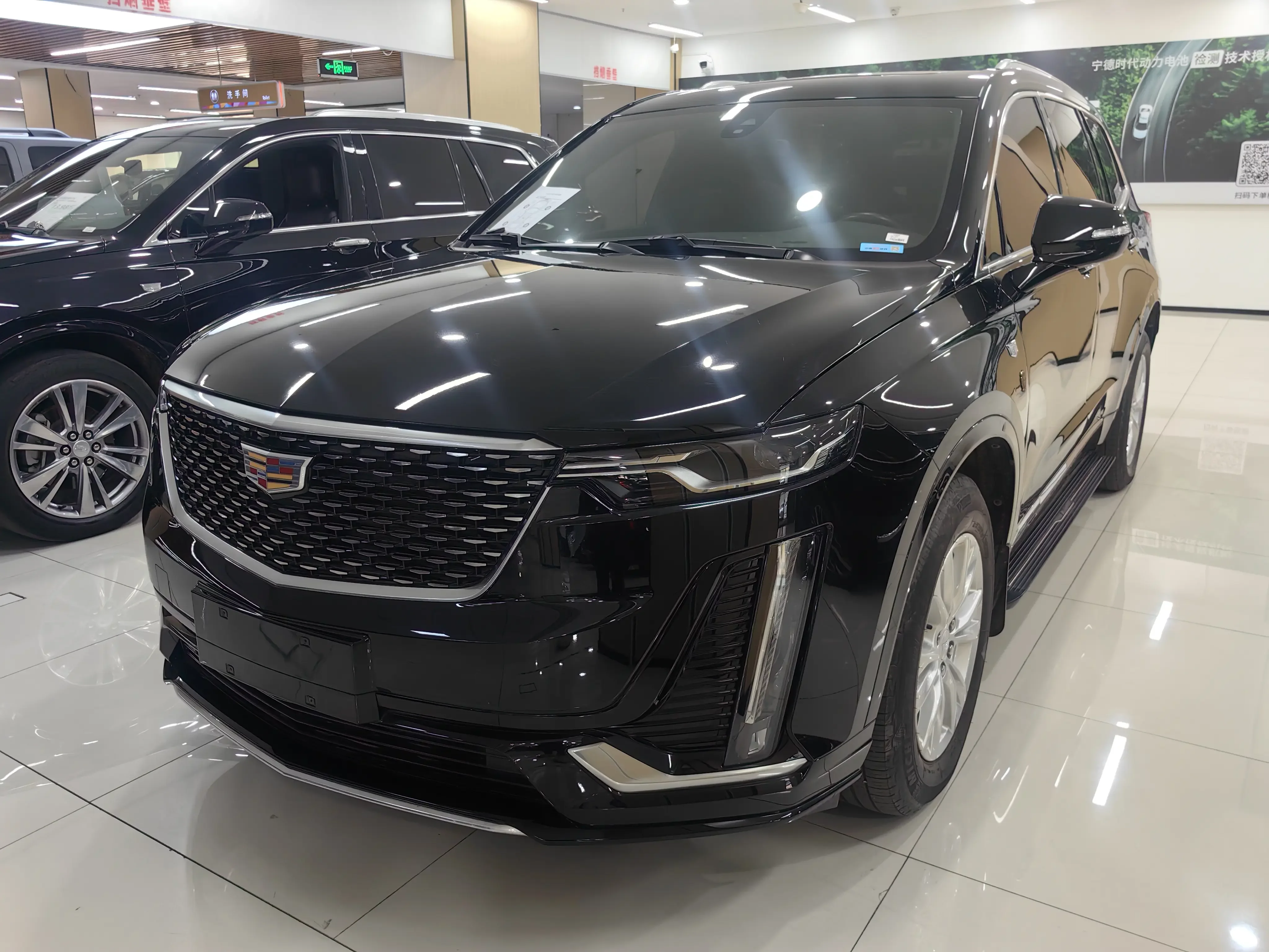 CADILLAC XT6