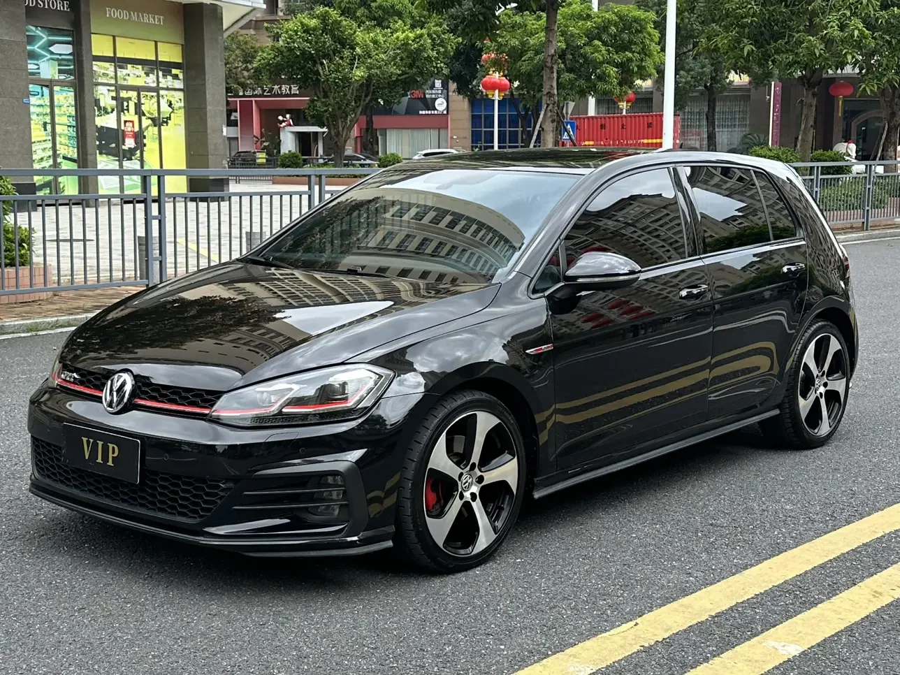Volkswagen Golf GTI