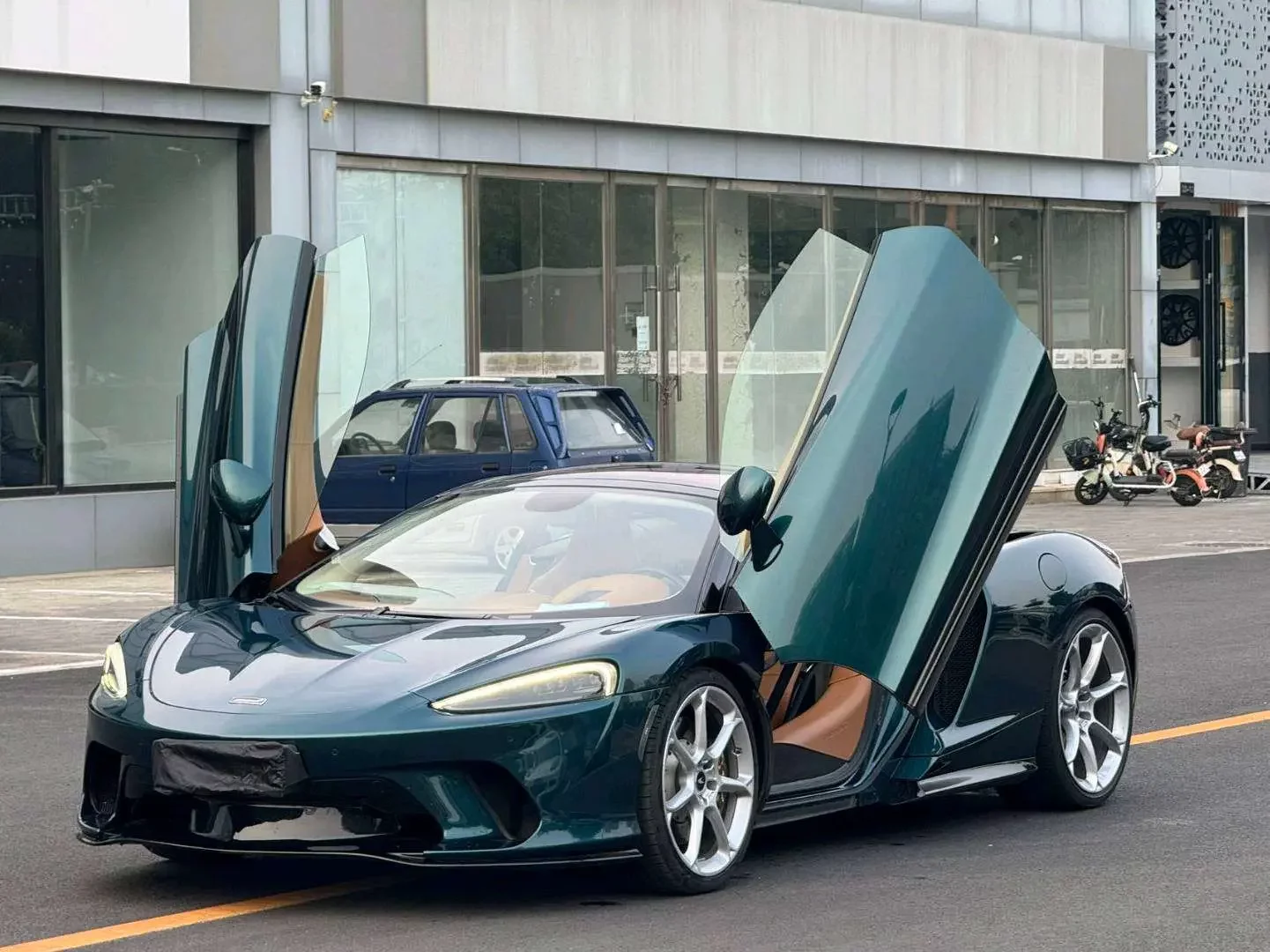 McLaren GT