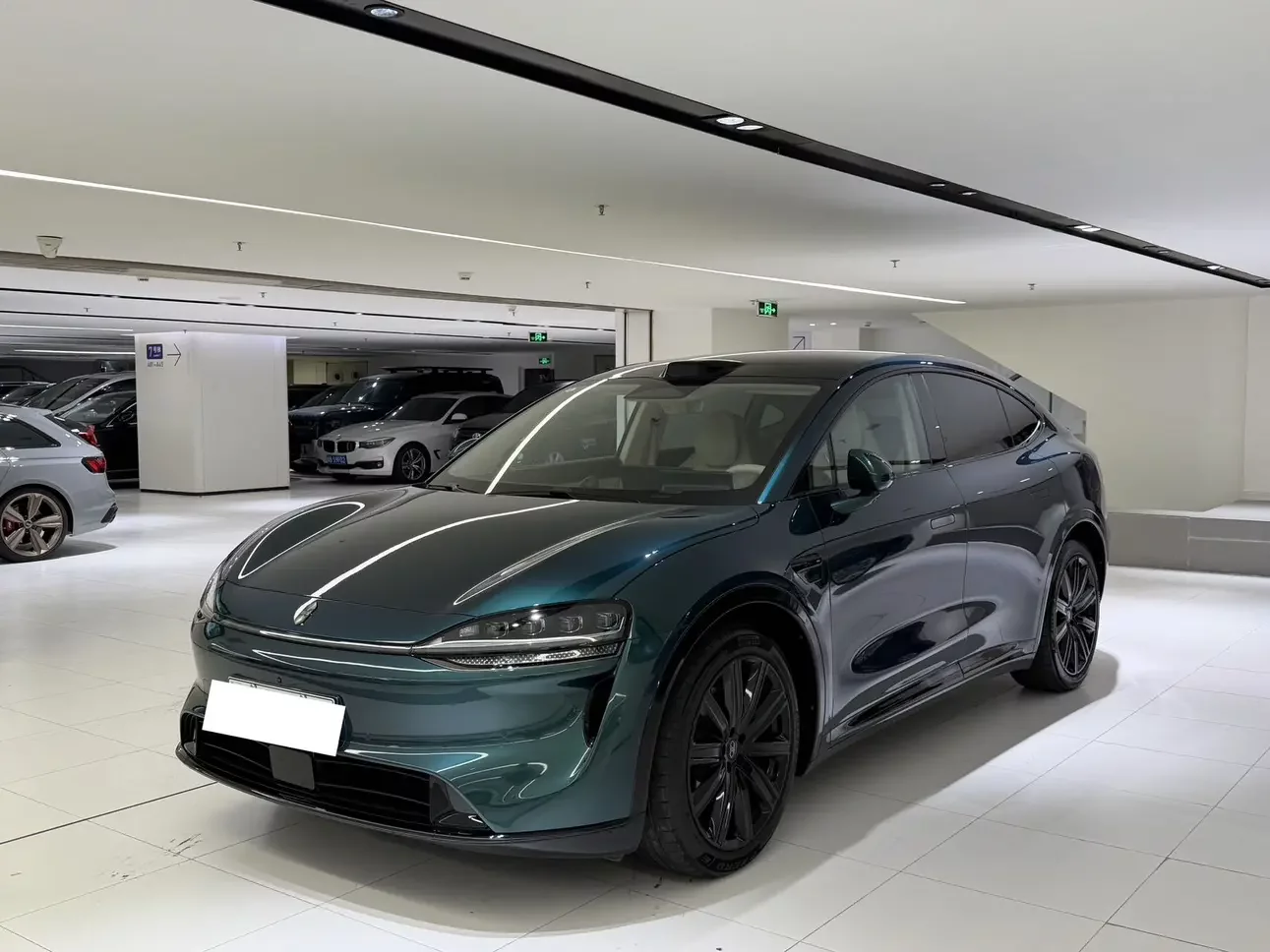 Luxeed Zhijie R7