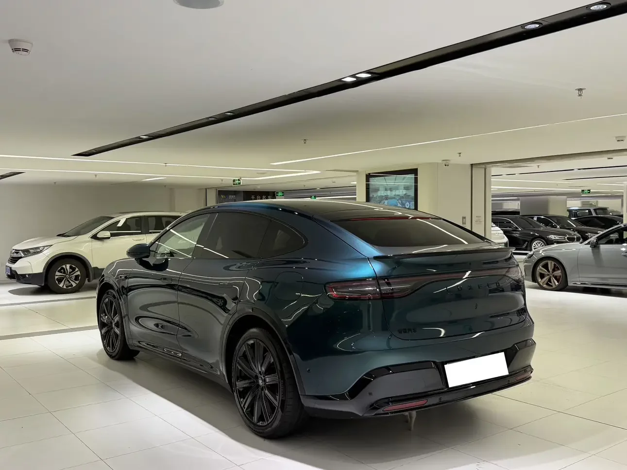 Luxeed Zhijie R7