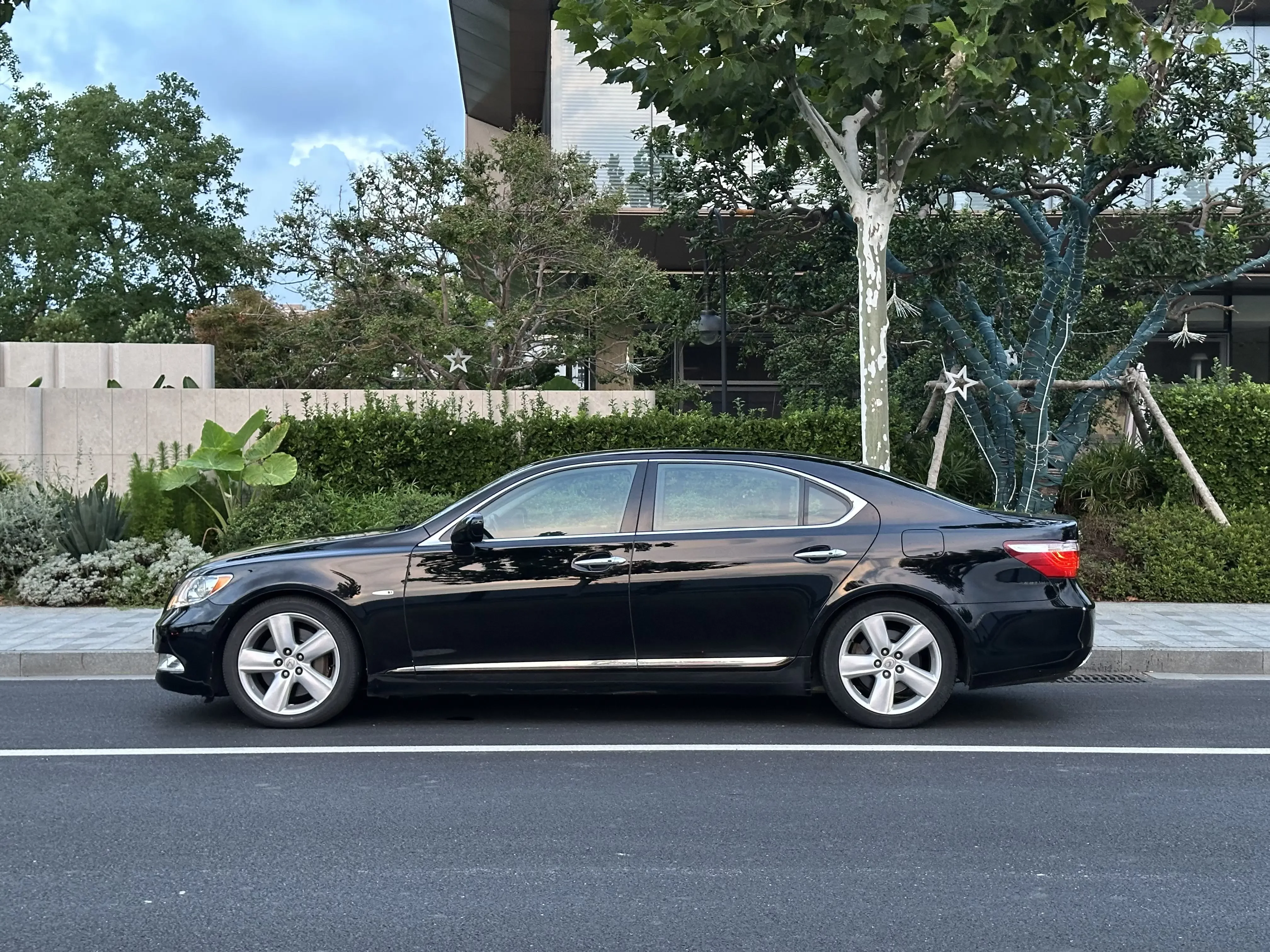 Lexus LS