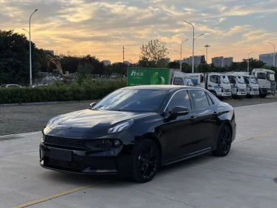 Lynk & Co 03