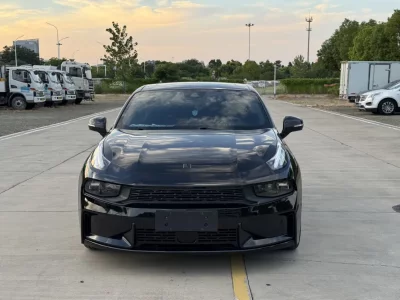 Lynk & Co 03