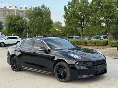 Lynk & Co 03