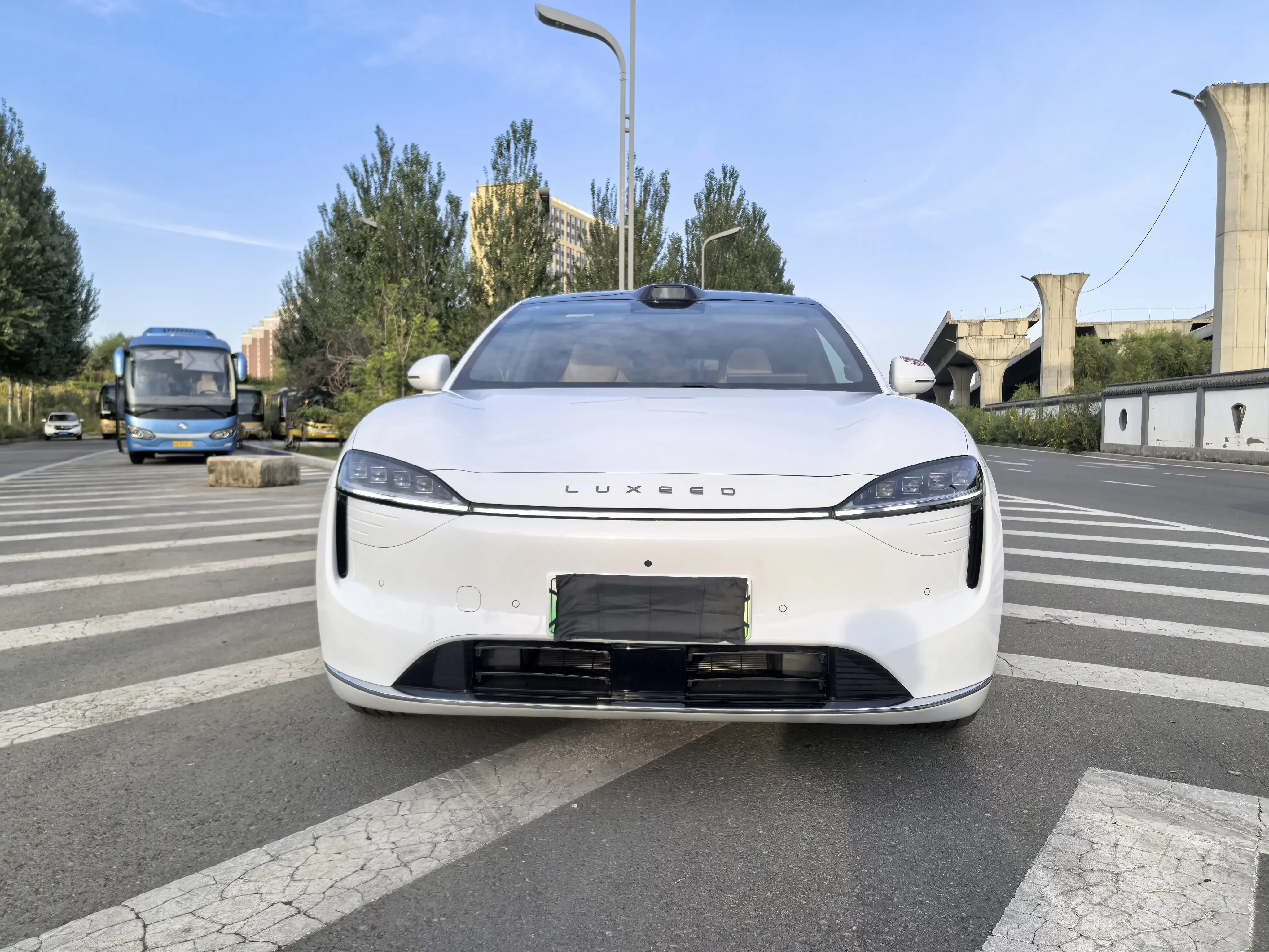 Luxeed Zhijie R7
