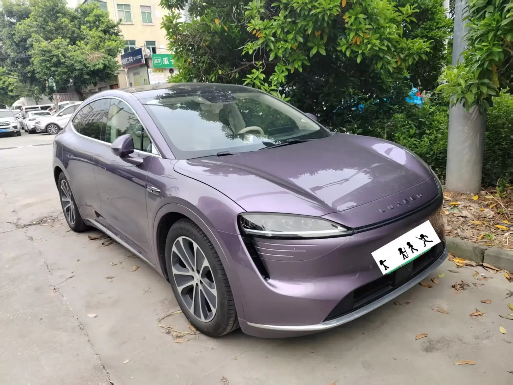 Luxeed Zhijie R7