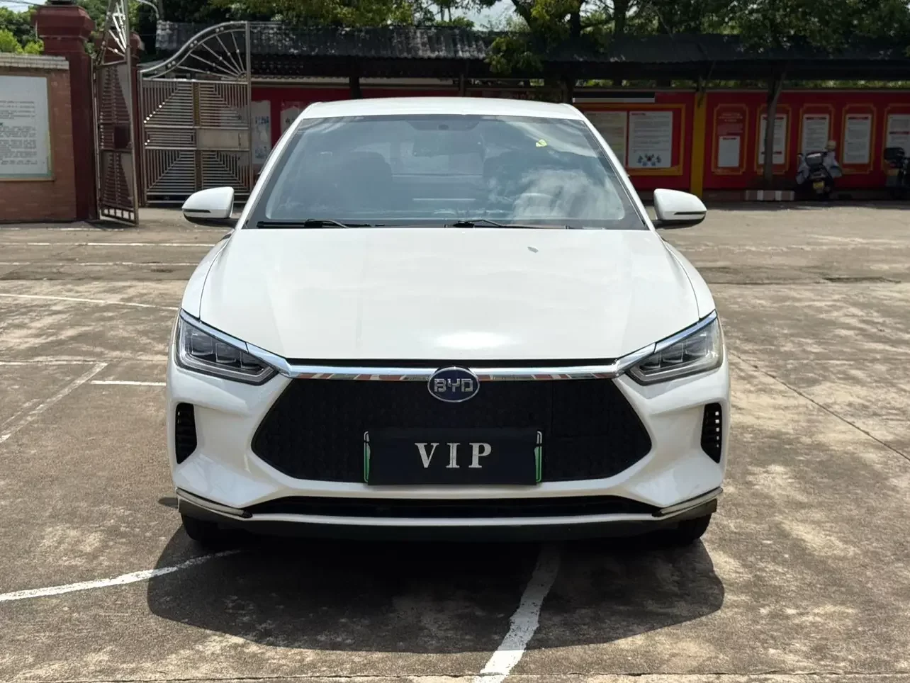 BYD e2