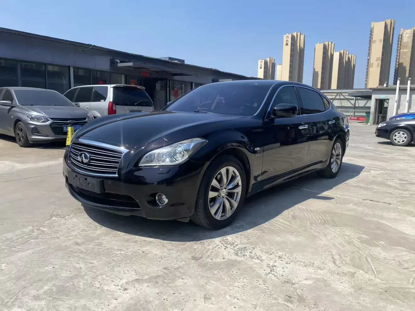 Infiniti Q70