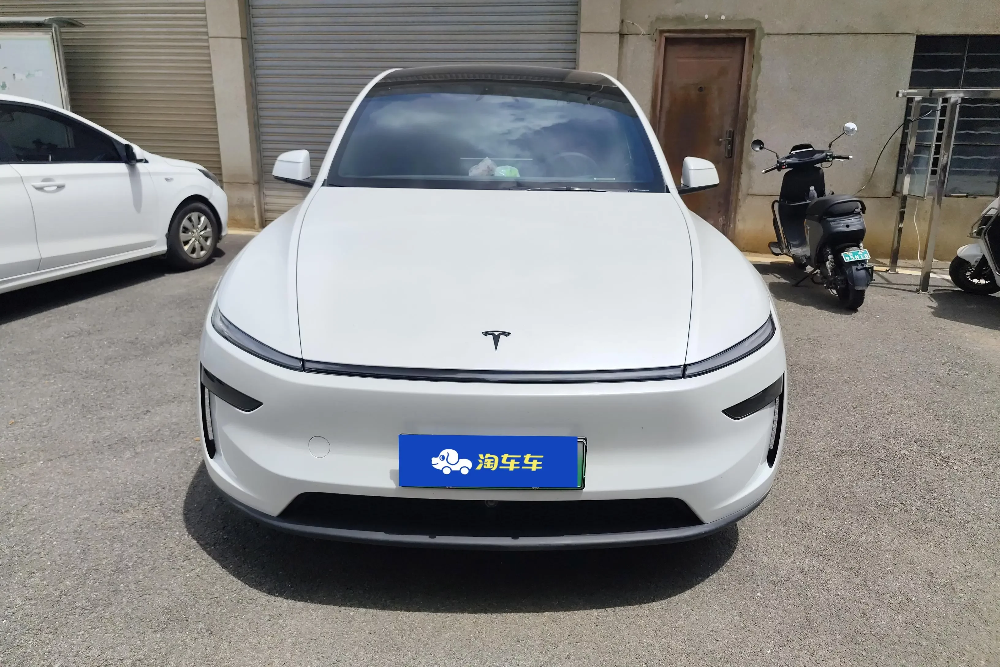 Tesla Model Y L