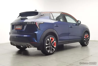 Lynk & Co 06