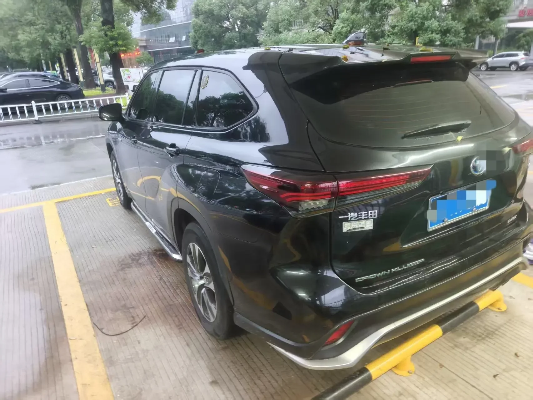Toyota Crown Kluger