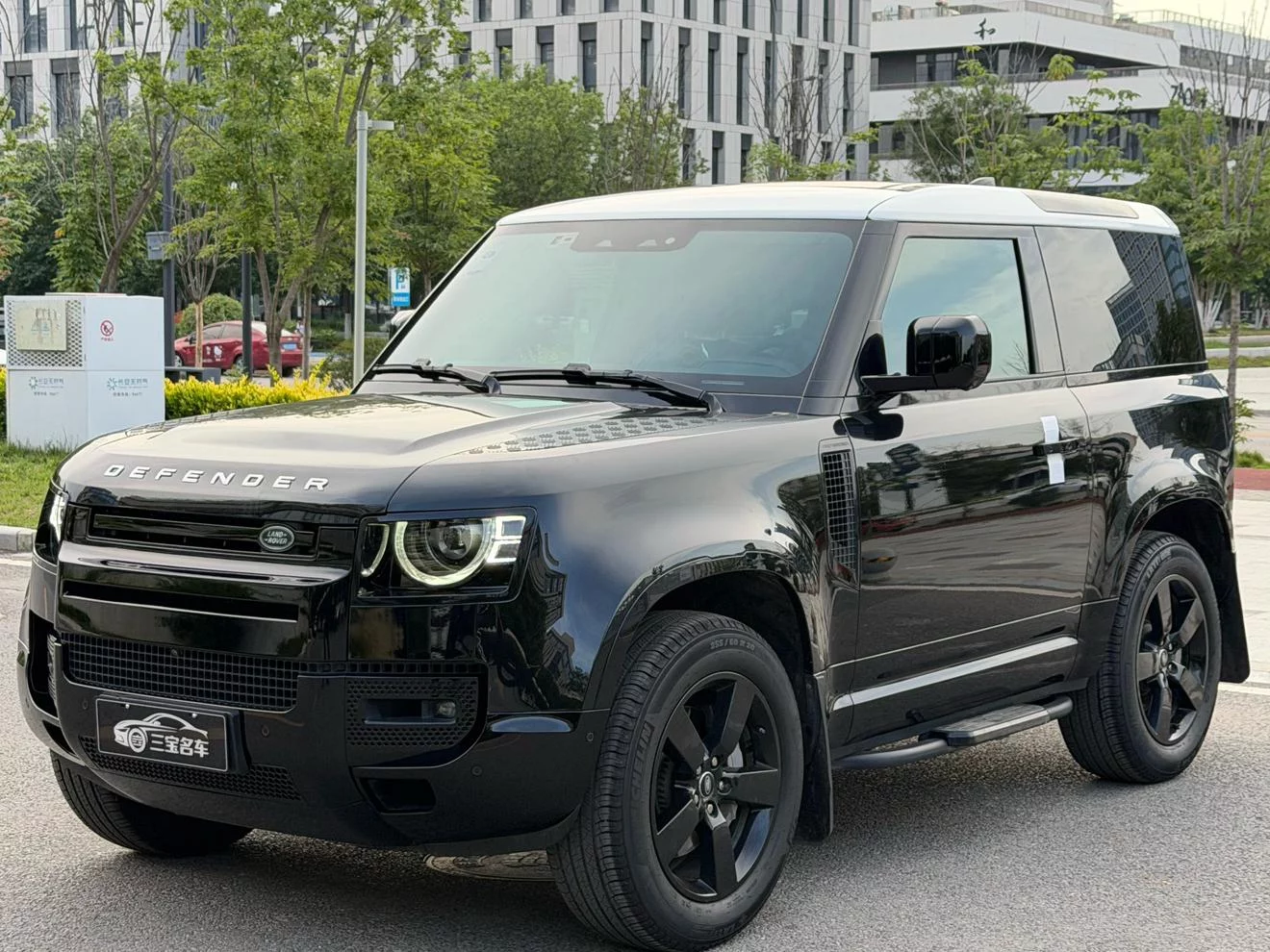 LAND ROVER DEFENDER