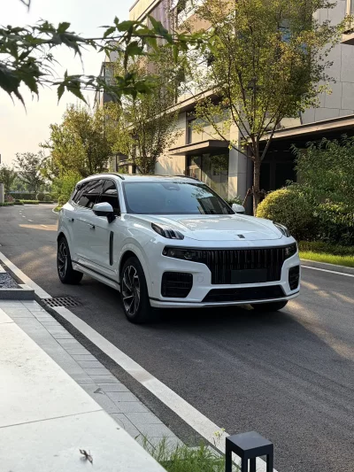 Lynk & Co 09