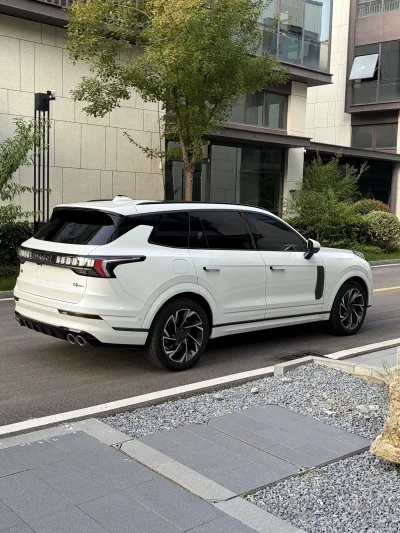 Lynk & Co 09