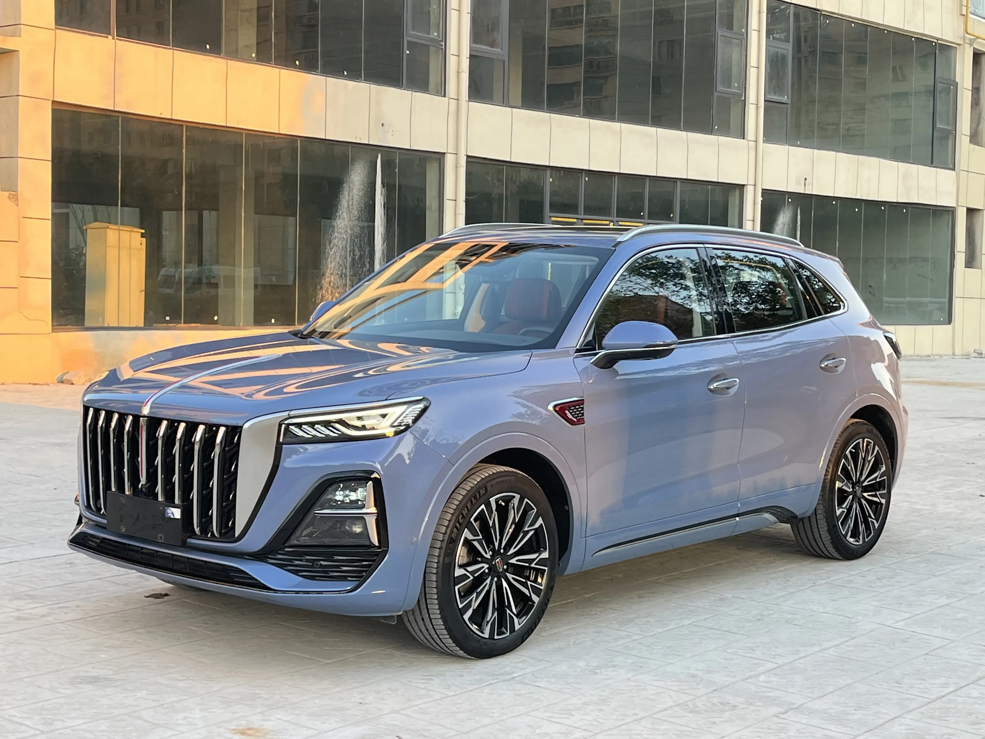 Hongqi HS5