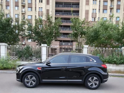 Hongqi HS5
