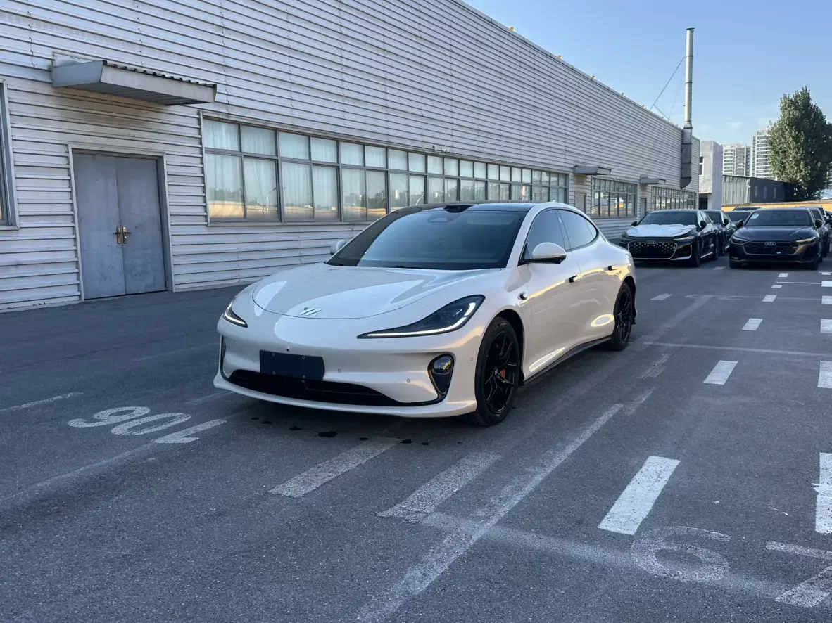 IM Motors Zhiji L6
