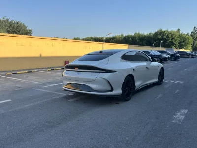 IM Motors Zhiji L6